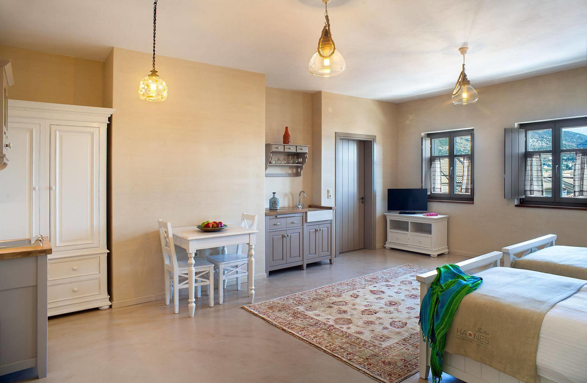 Haones Suites Ioannina Bagian luar foto